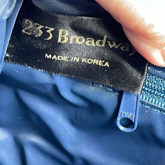 Vintage faux leather blue bow shoulder bag. - Picture 5 of 9